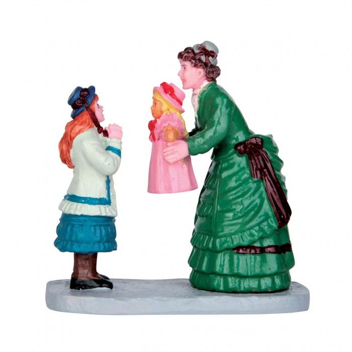 Figurines Femme donnant une poupée à une jeune fille # 62431